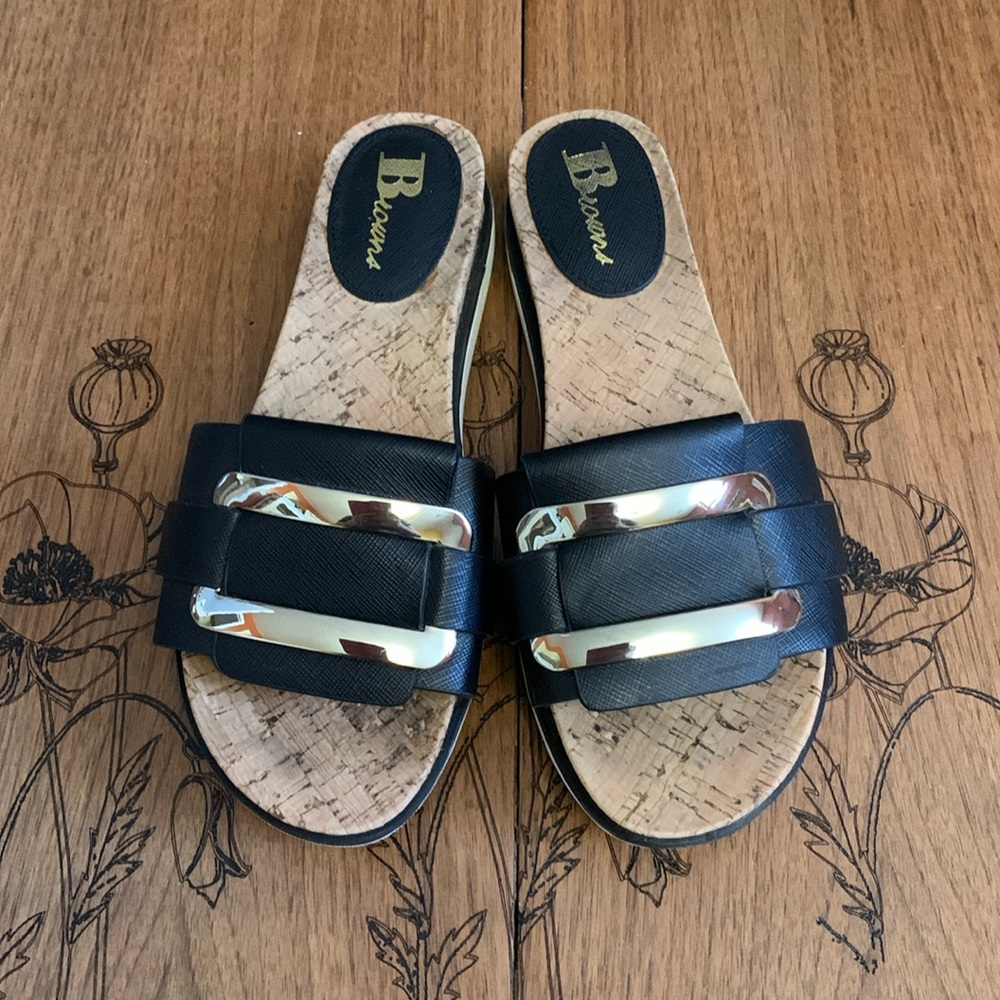 Browns black leather upper/cork footbed slides in EUC. Sz 7.